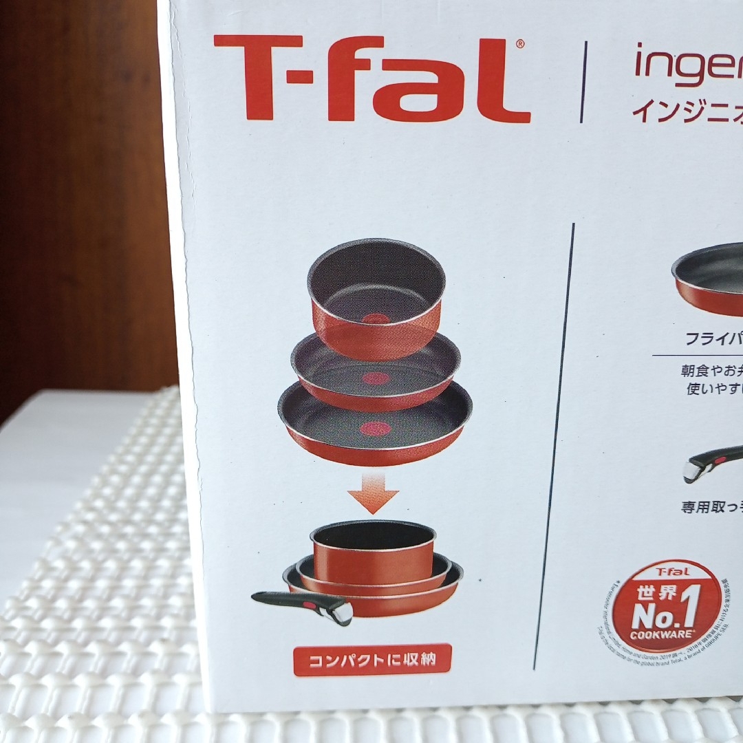 T-fal(ティファール)の【新品未開封品】セット7 パブリカレッド インジニオネオ ティファール インテリア/住まい/日用品のキッチン/食器(鍋/フライパン)の商品写真