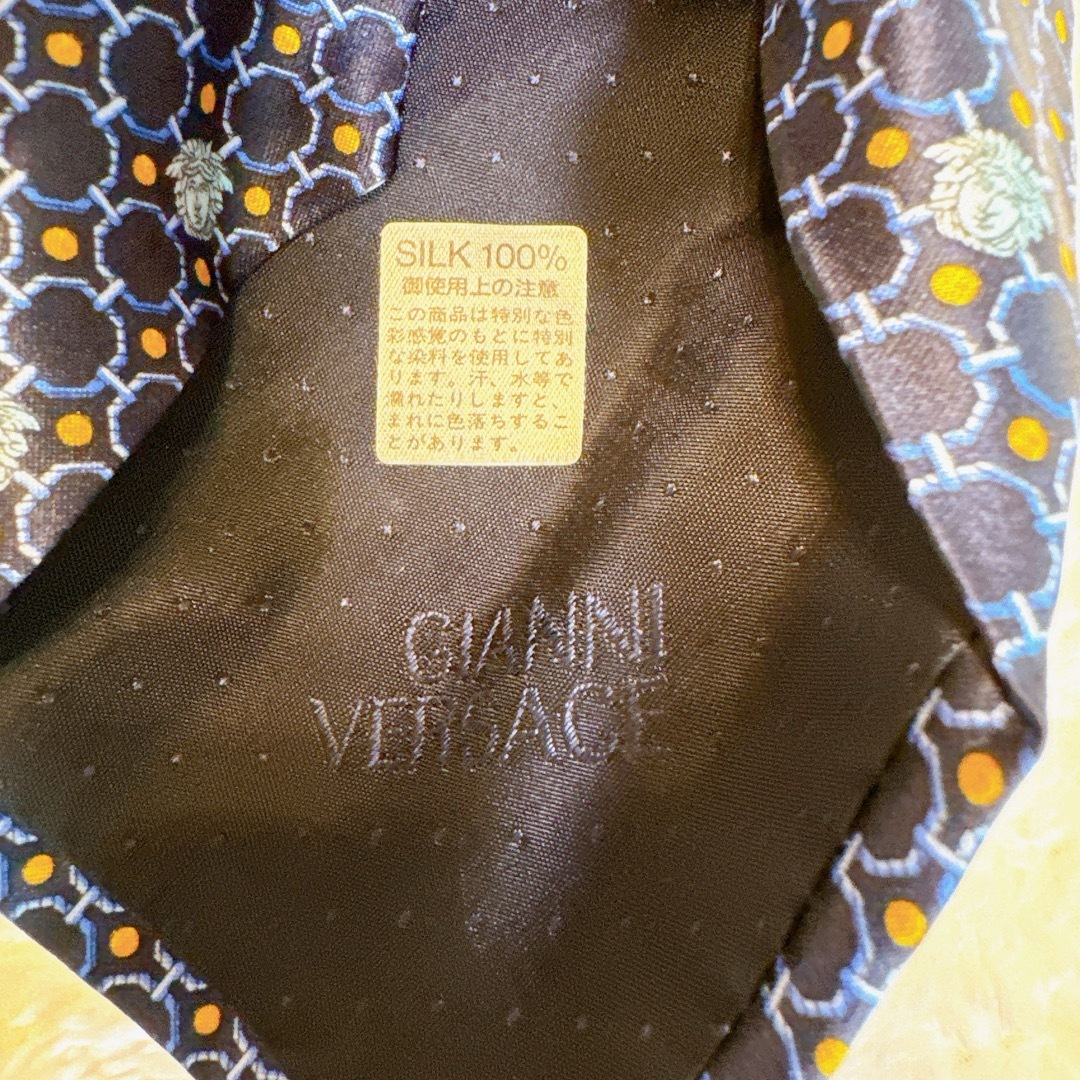 Gianni Versace(ジャンニヴェルサーチ)の未使用級極美品✨️ ヴェルサーチ メデューサ ネクタイ ネイビー総柄 父の日 青 メンズのファッション小物(ネクタイ)の商品写真