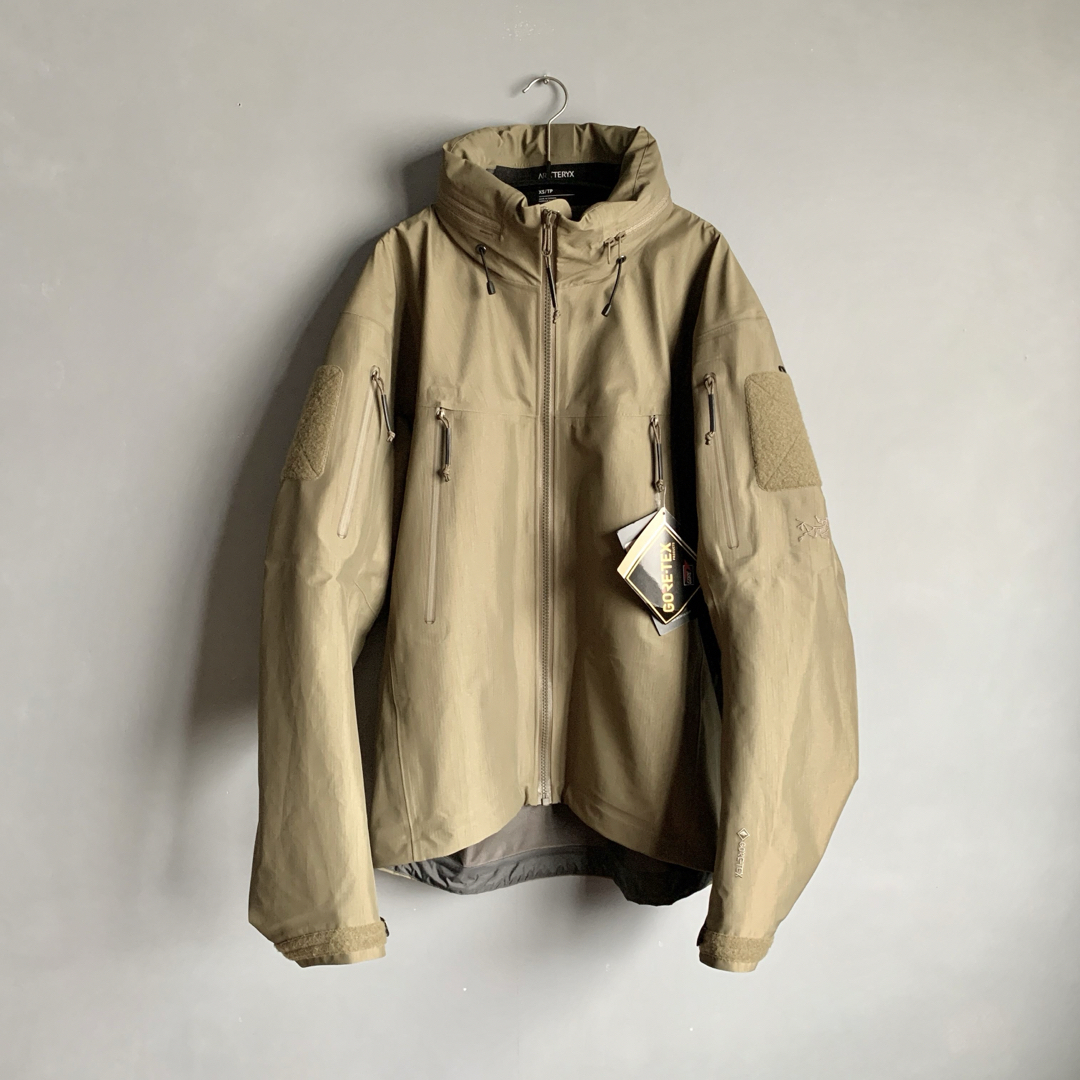 ARC'TERYX(アークテリクス)のArc’teryx Leaf Alpha Jacket Gen2 アークテリクス メンズのジャケット/アウター(ナイロンジャケット)の商品写真