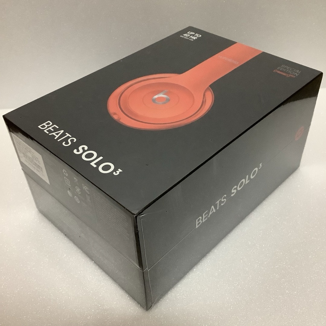 Beats(ビーツ)の【新品未開封】Beats Solo3 ワイヤレスヘッドホン シトラスレッド スマホ/家電/カメラのオーディオ機器(ヘッドフォン/イヤフォン)の商品写真