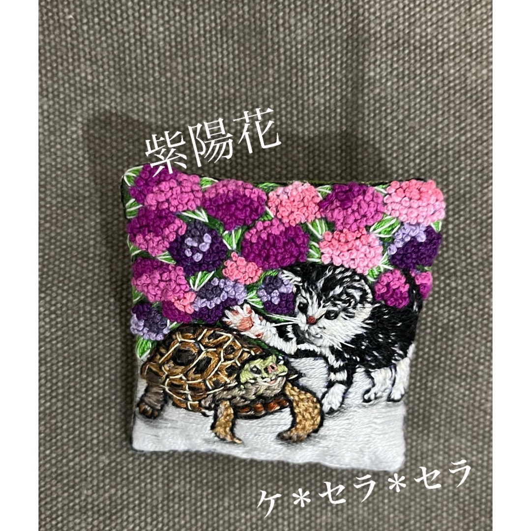 刺繍　子猫　陸亀　ブローチ ハンドメイドのアクセサリー(コサージュ/ブローチ)の商品写真