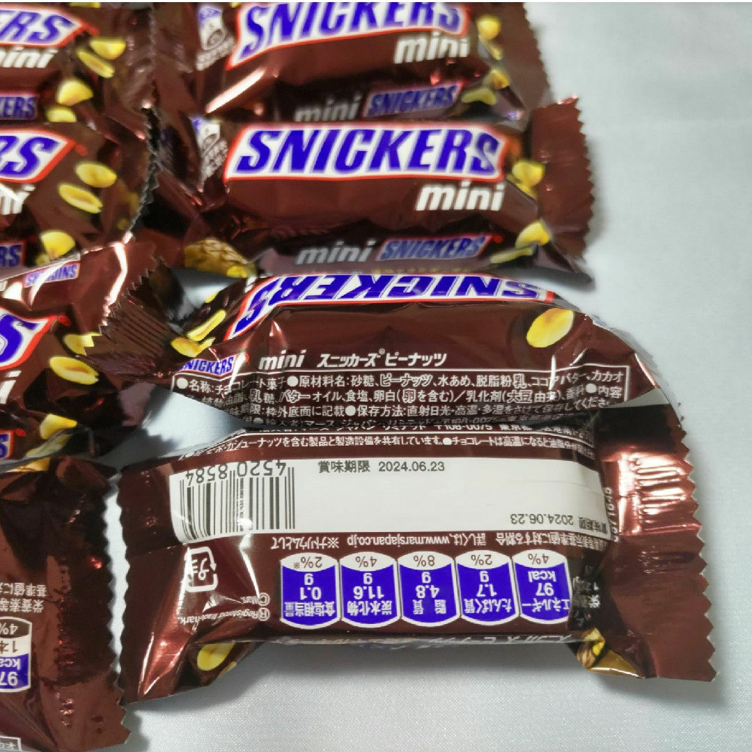 【24本】スニッカーズ ミニ　ピーナッツ　SNICKERS mini　匿名配送 食品/飲料/酒の食品(菓子/デザート)の商品写真