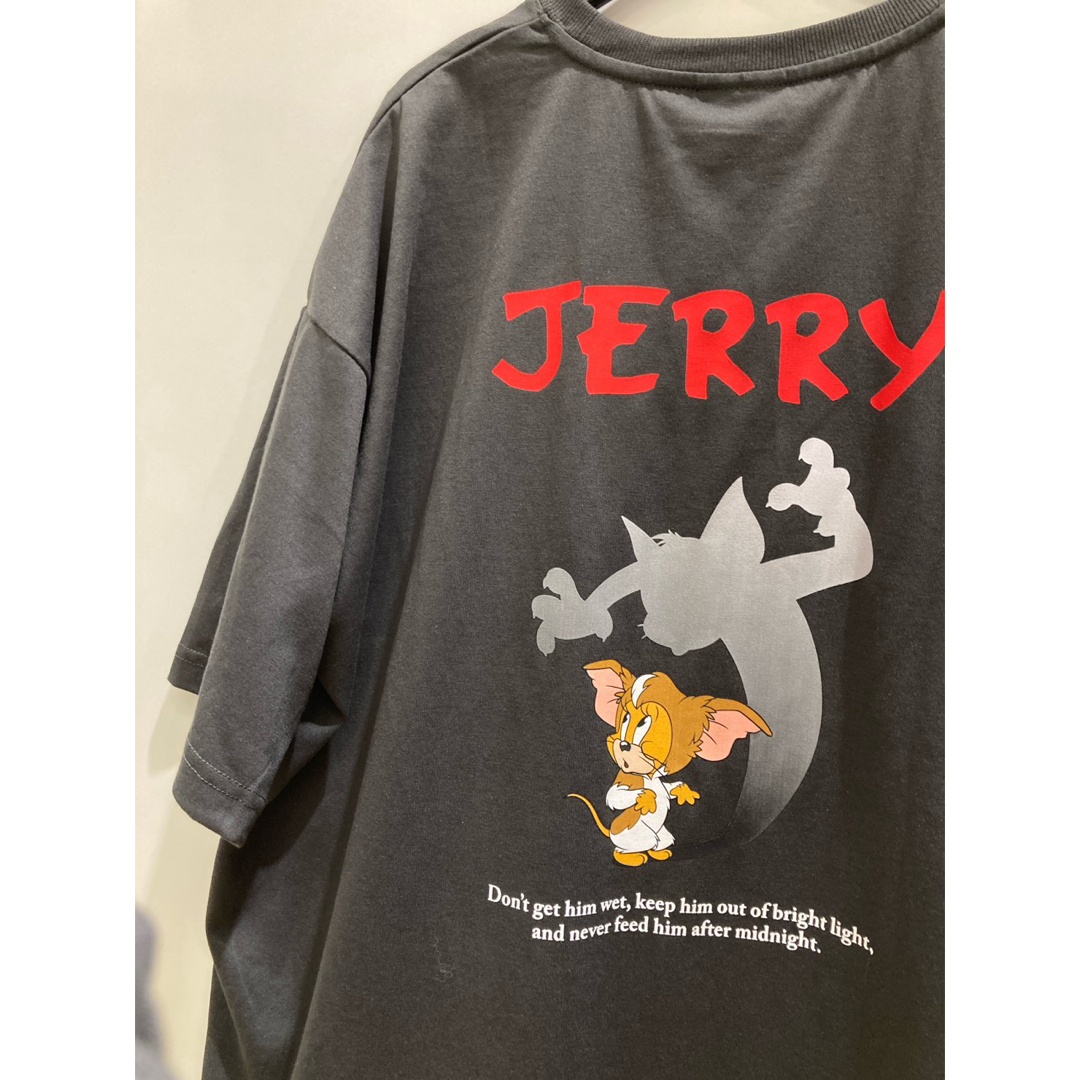 新品 ギズモ トムとジェリー グレムリン  Tシャツ グレー コラボ コスプレ レディースのトップス(Tシャツ(半袖/袖なし))の商品写真