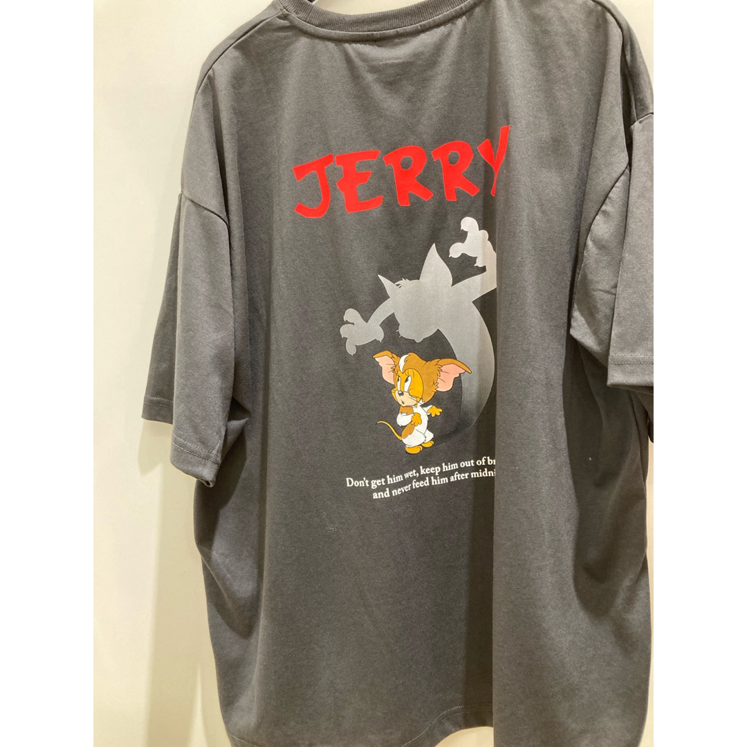 新品 ギズモ トムとジェリー グレムリン  Tシャツ グレー コラボ コスプレ レディースのトップス(Tシャツ(半袖/袖なし))の商品写真