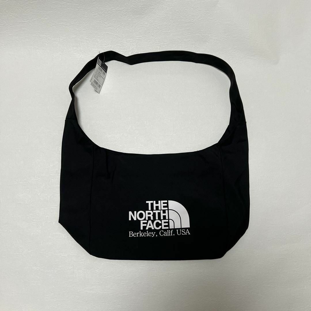 THE NORTH FACE(ザノースフェイス)の【正規品】韓国限定　ノースフェイス　ブラック　ビッグロゴショルダーバッグ レディースのバッグ(ショルダーバッグ)の商品写真