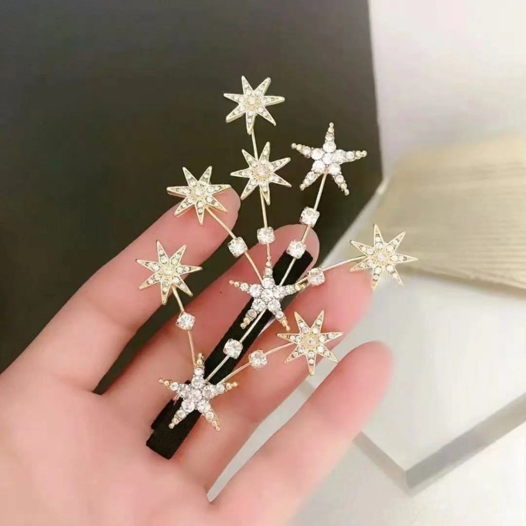 【セール】新品　アクセ　ヘアピン　星　ゴールド　結婚式　パーティー　おしゃれ レディースのヘアアクセサリー(ヘアピン)の商品写真