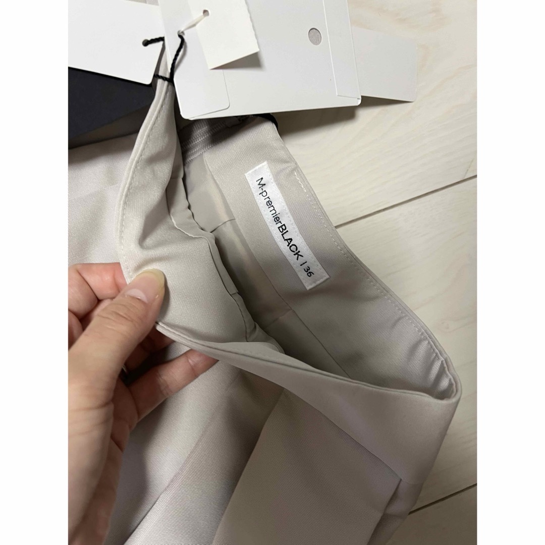 M-premier(エムプルミエ)の最終値下げ　新品　タグ付き　エムプルミエ　スカート　36 タック レディースのスカート(ひざ丈スカート)の商品写真