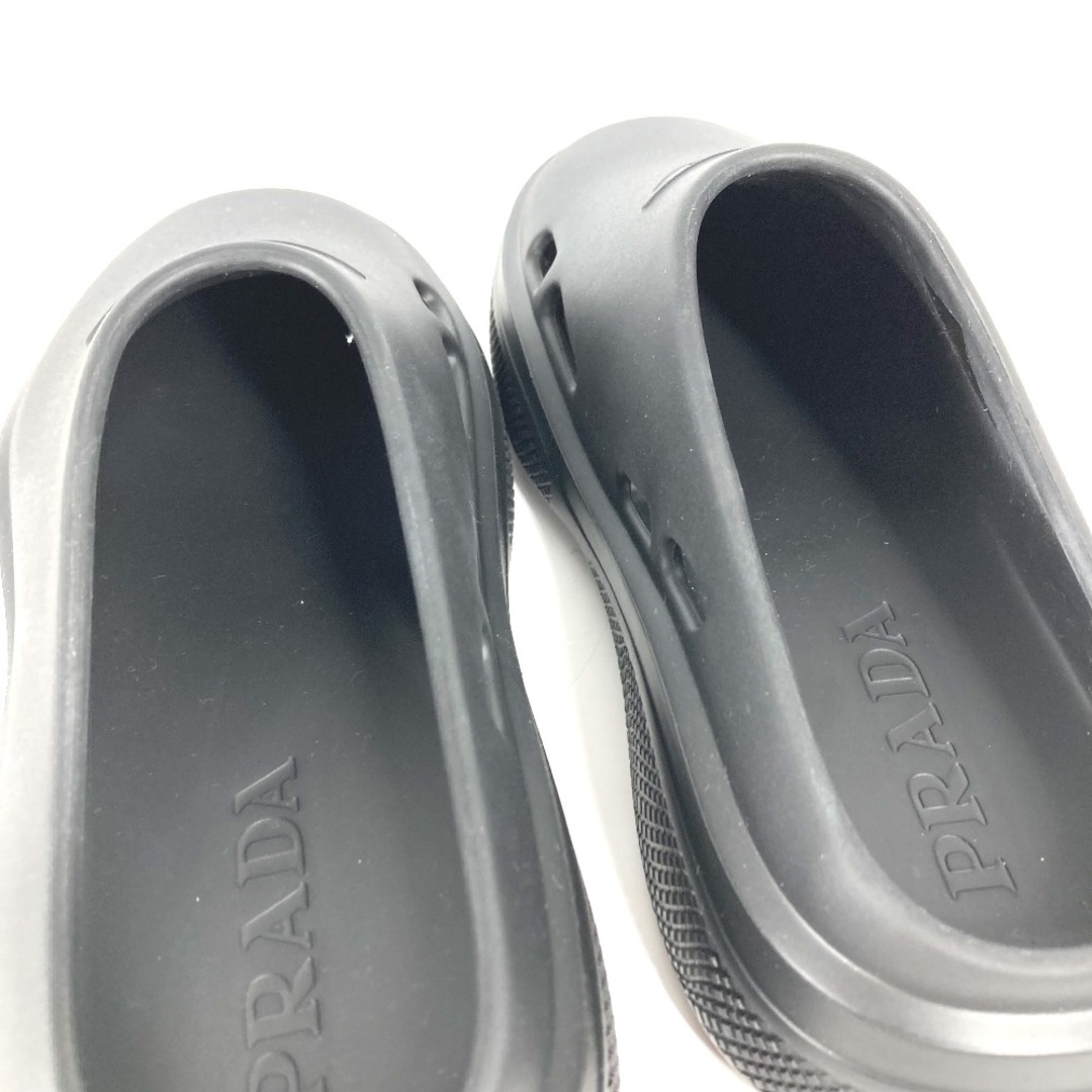 PRADA(プラダ)のプラダ PRADA トライアングルロゴ 三角ロゴ ビーチサンダル 靴 シューズ フラットサンダル サンダル ラバー ブラック 未使用 レディースの靴/シューズ(サンダル)の商品写真