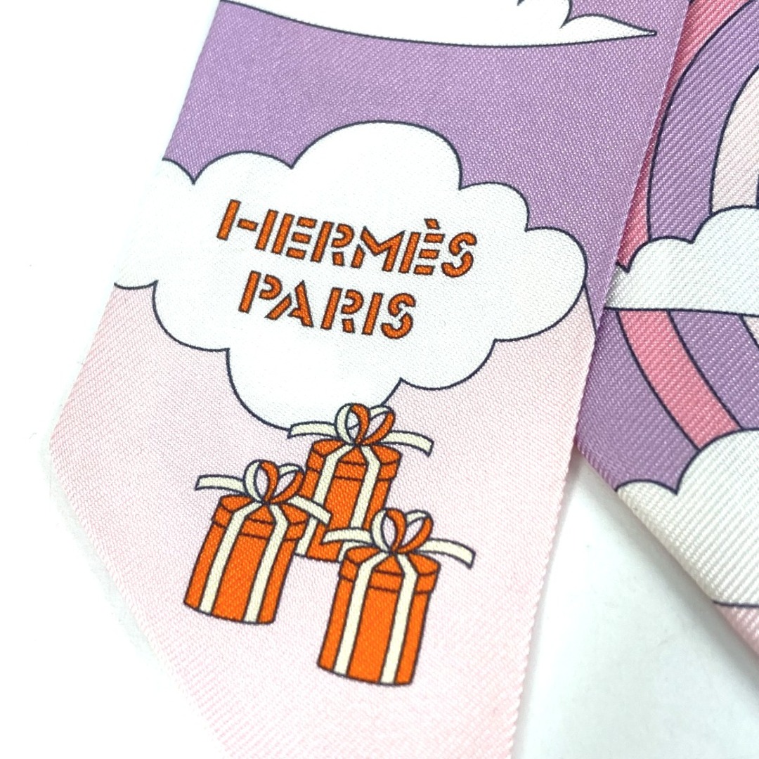 Hermes(エルメス)のエルメス HERMES ツィリー ツイリー CARRES VOLANTS 空飛ぶカレ バンドースカーフ スカーフ シルク ライトピンク 未使用 レディースのファッション小物(バンダナ/スカーフ)の商品写真