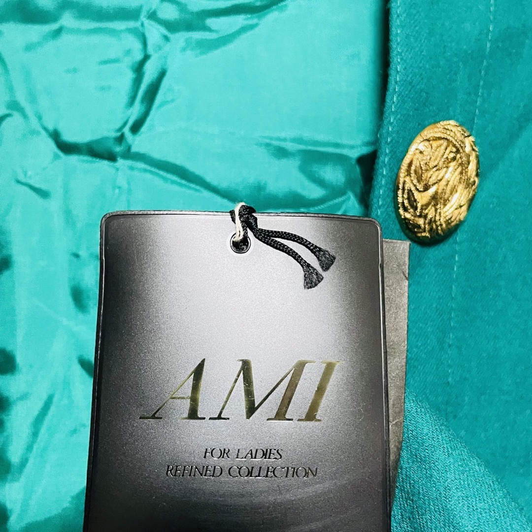 AMI  アミ　レディースジャケット　サイズ9AR  金ボタン　新品　グリン レディースのジャケット/アウター(ノーカラージャケット)の商品写真