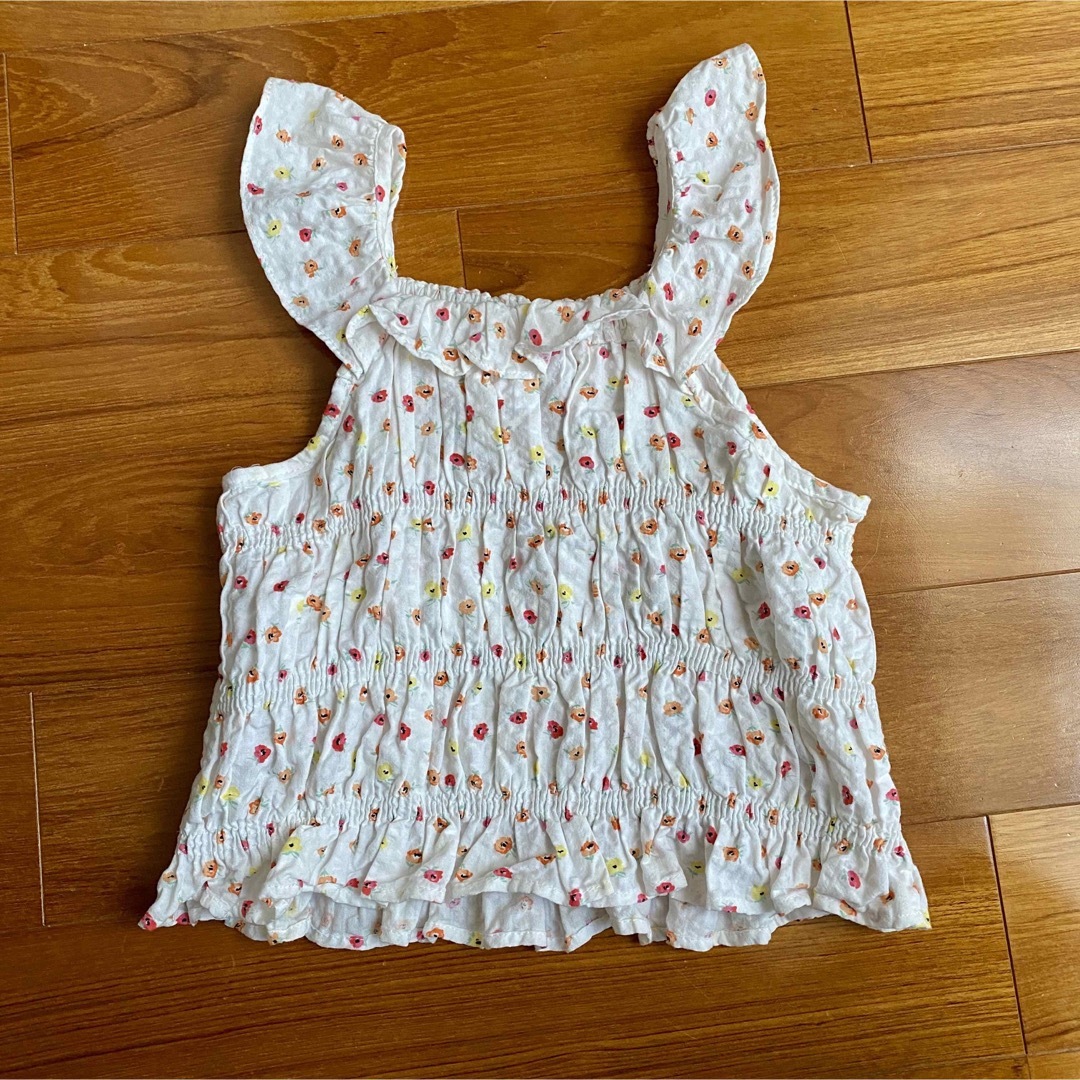 ZARA KIDS(ザラキッズ)のザラベイビー　フラワープリントスモッキングトップス　116 キッズ/ベビー/マタニティのキッズ服女の子用(90cm~)(ブラウス)の商品写真