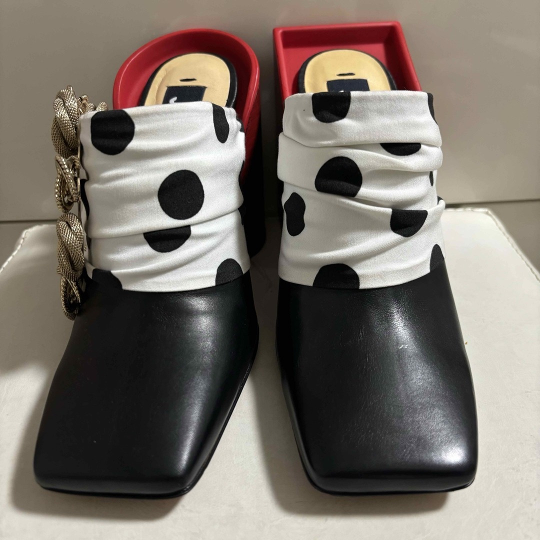希少　美品　ジャックムス　ドット　デザイン　サンダル　シルバー　レザー レディースの靴/シューズ(サンダル)の商品写真