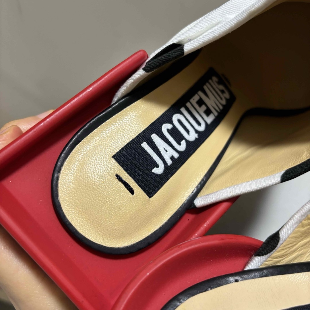 希少　美品　ジャックムス　ドット　デザイン　サンダル　シルバー　レザー レディースの靴/シューズ(サンダル)の商品写真