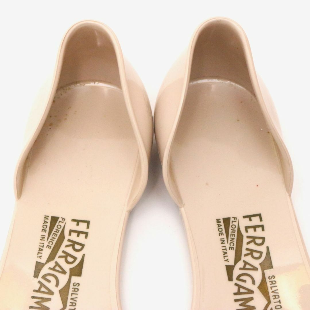 Salvatore Ferragamo(サルヴァトーレフェラガモ)のフェラガモ サンダル ミュール リボン サマー ビーチ ビニール ベージュ レディースの靴/シューズ(サンダル)の商品写真
