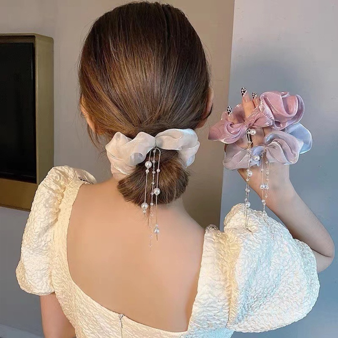 【残３】新品　レディース　ヘアアクセ　シュシュ　パール　大きめ　白　ドレス レディースのヘアアクセサリー(ヘアゴム/シュシュ)の商品写真