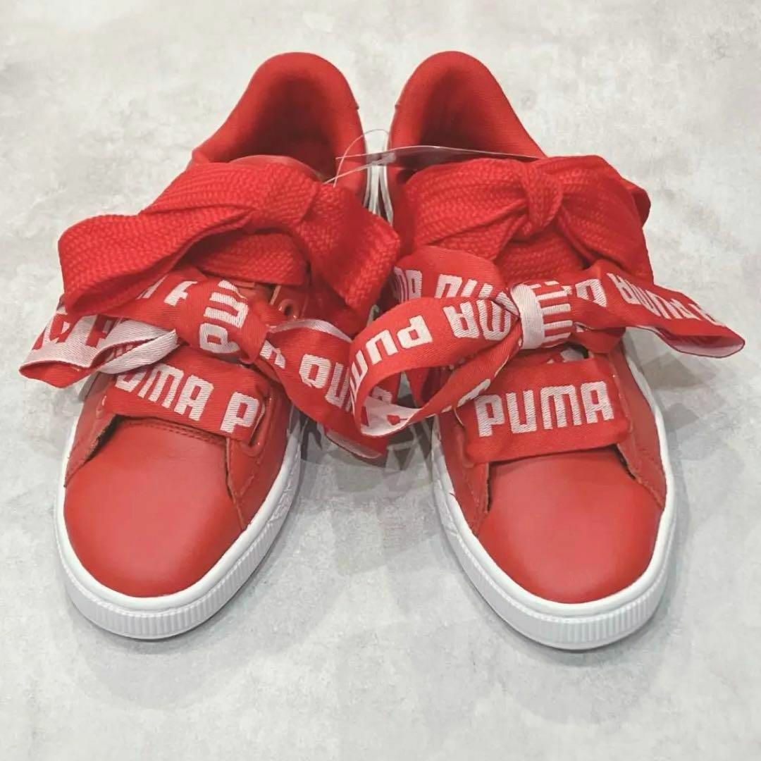 PUMA(プーマ)の新品未使用　プーマ　バスケットハート　レッド 　ダブルリボン23.5cm レディースの靴/シューズ(スニーカー)の商品写真