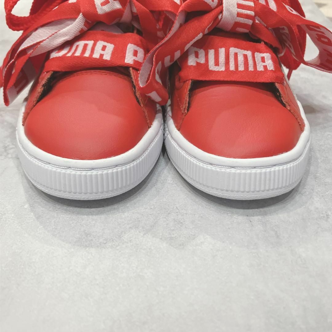 PUMA(プーマ)の新品未使用　プーマ　バスケットハート　レッド 　ダブルリボン23.5cm レディースの靴/シューズ(スニーカー)の商品写真