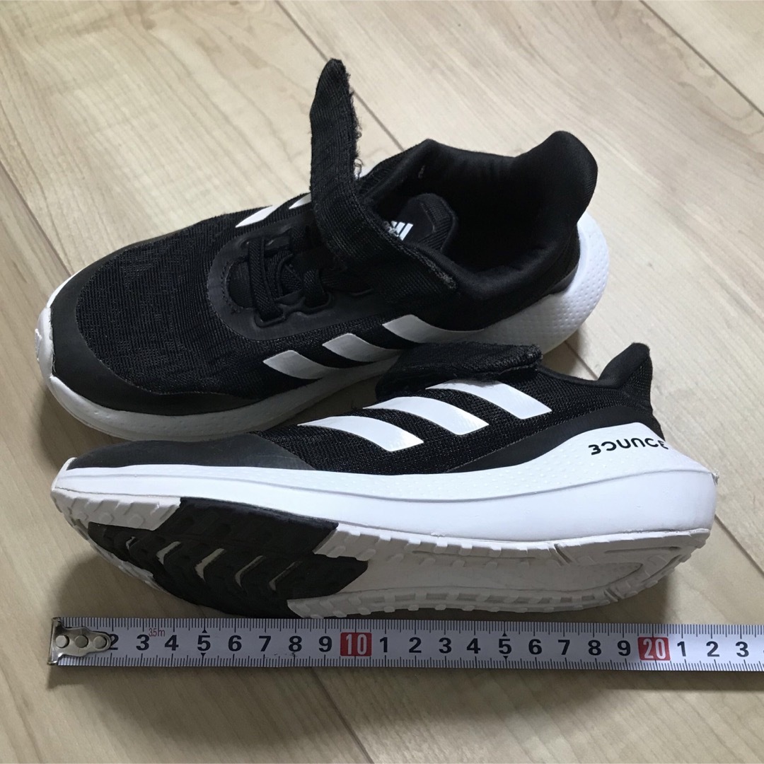 adidas(アディダス)のadidas   スニーカー   靴 キッズ/ベビー/マタニティのキッズ靴/シューズ(15cm~)(スニーカー)の商品写真