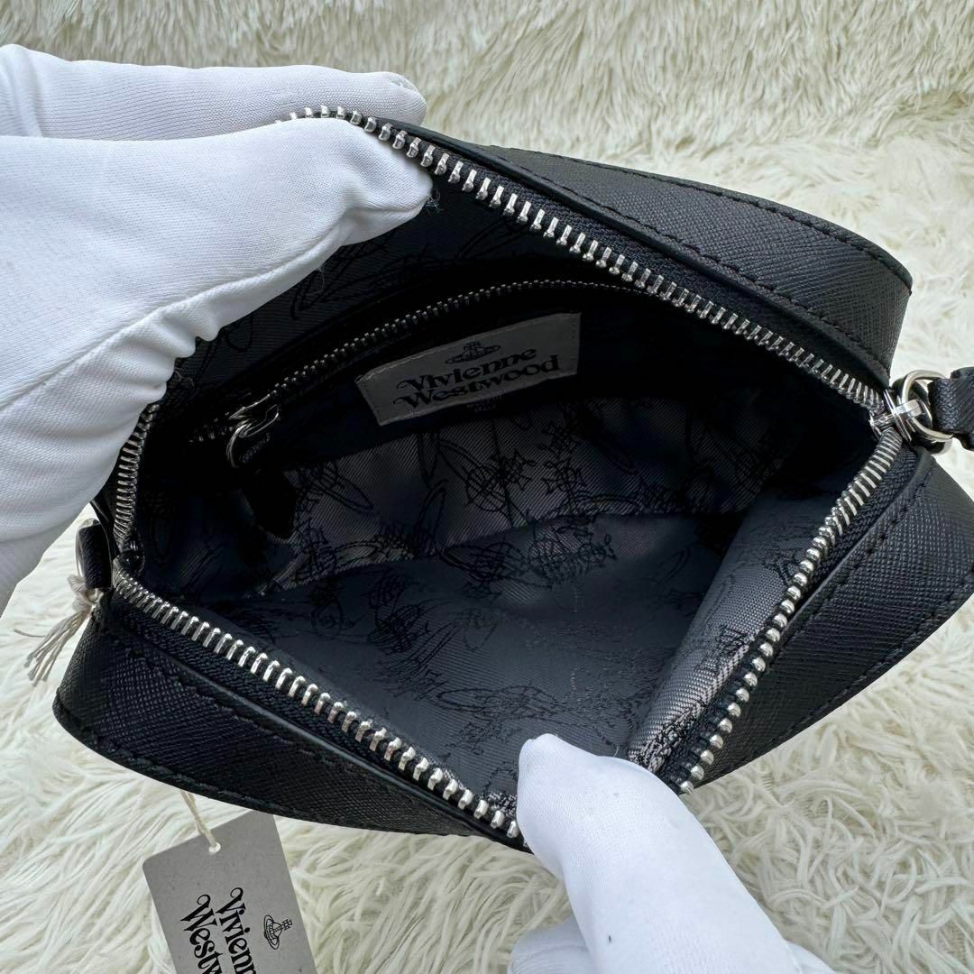 Vivienne Westwood(ヴィヴィアンウエストウッド)の未使用 希少 ヴィヴィアン カメラバッグ 黒 シルバーオーブ サフィアーノレザー レディースのバッグ(ショルダーバッグ)の商品写真