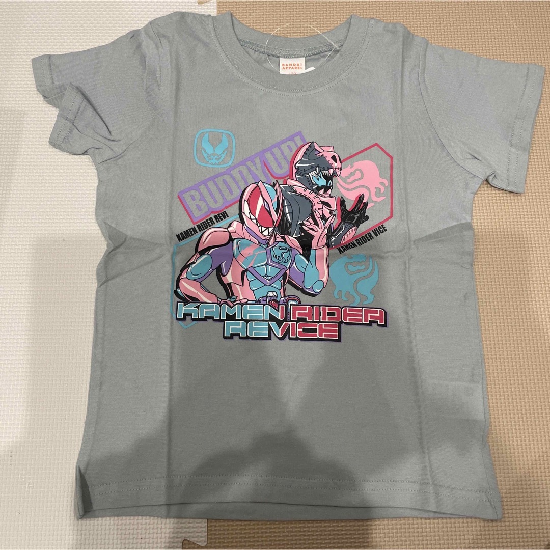 BANDAI(バンダイ)のNO.3303 仮面ライダーリバイス 半袖 Tシャツ 男の子 120 キッズ/ベビー/マタニティのキッズ服男の子用(90cm~)(Tシャツ/カットソー)の商品写真