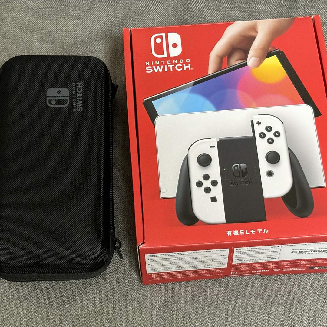 Nintendo Switch(ニンテンドースイッチ)の【極美品】Nintendo Switch  有機ELモデル ケース付き エンタメ/ホビーのゲームソフト/ゲーム機本体(家庭用ゲーム機本体)の商品写真