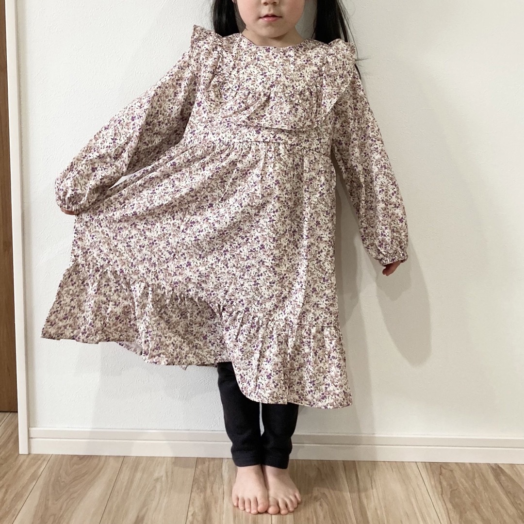 子供服　ワンピース　花柄ワンピース　フレアワンピース　ひざ丈　女の子　110 キッズ/ベビー/マタニティのキッズ服女の子用(90cm~)(ワンピース)の商品写真