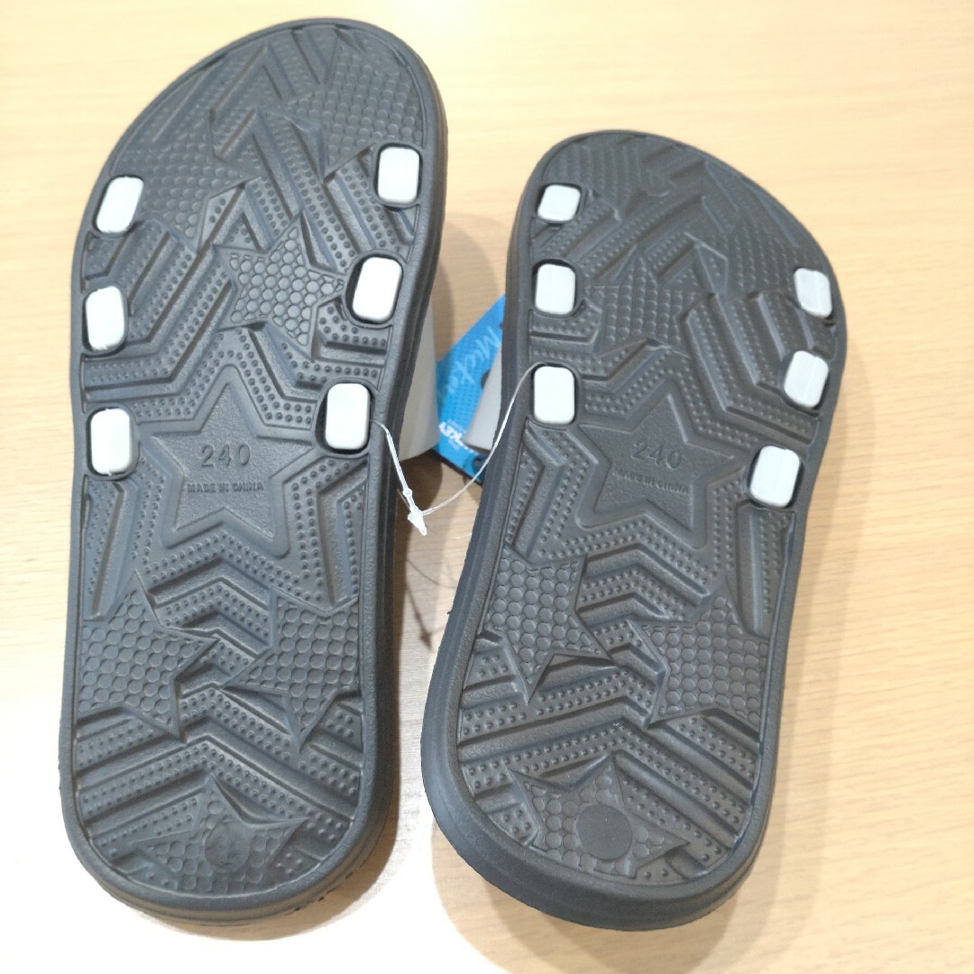 【新品】サンダル24cm ミッキー・ミニー　ダイカット　シャワーサンダル レディースの靴/シューズ(サンダル)の商品写真