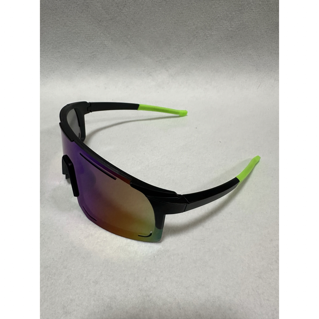 【新品】スポーツサングラス　野球　ランニング　サイクリング　ゴルフ　オシャレ メンズのファッション小物(サングラス/メガネ)の商品写真