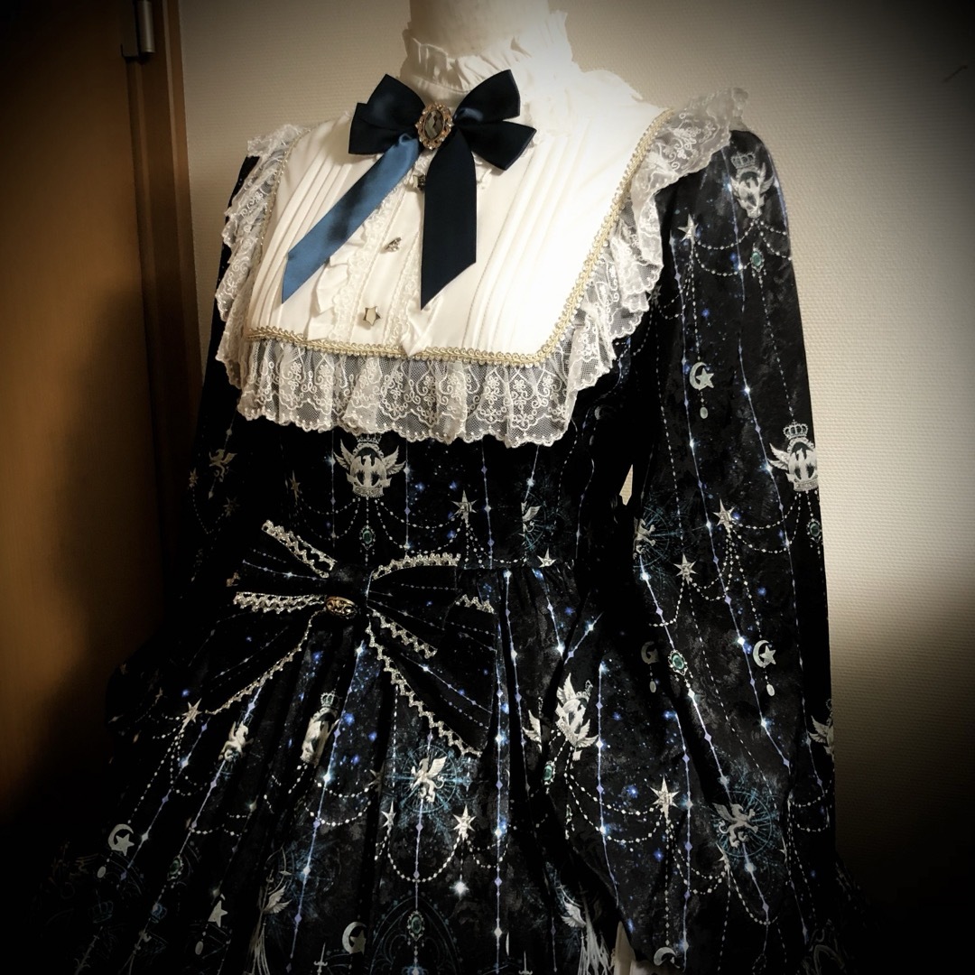 Angelic Pretty(アンジェリックプリティー)の大人気廃盤品 Moonlight Forest アイアンゲート柄ワンピース 緑 エンタメ/ホビーのコスプレ(衣装)の商品写真