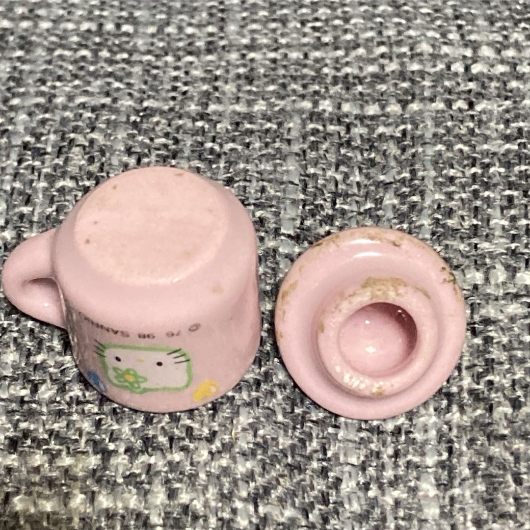 サンリオ(サンリオ)の平成レトロ　Sanrio キティ　ミニチュア　カップ　陶器製　雑貨 エンタメ/ホビーのおもちゃ/ぬいぐるみ(キャラクターグッズ)の商品写真