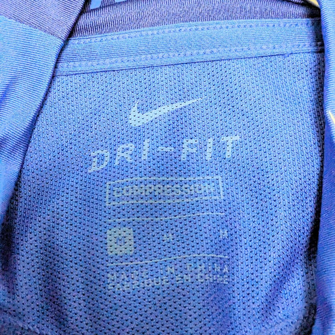 NIKE(ナイキ)の【美品】通気性抜群　ナイキプロ ドライフィット 　アンダーウェア 長袖 メンズ スポーツ/アウトドアのランニング(ウェア)の商品写真