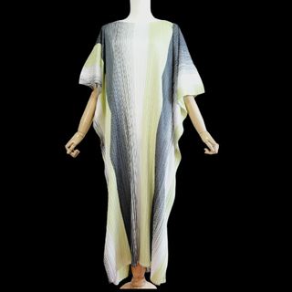 プリーツプリーズイッセイミヤケ(PLEATS PLEASE ISSEY MIYAKE)の【未使用品級】プリーツプリーズ　グラデーション　ボックスシルエットワンピース(ロングワンピース/マキシワンピース)