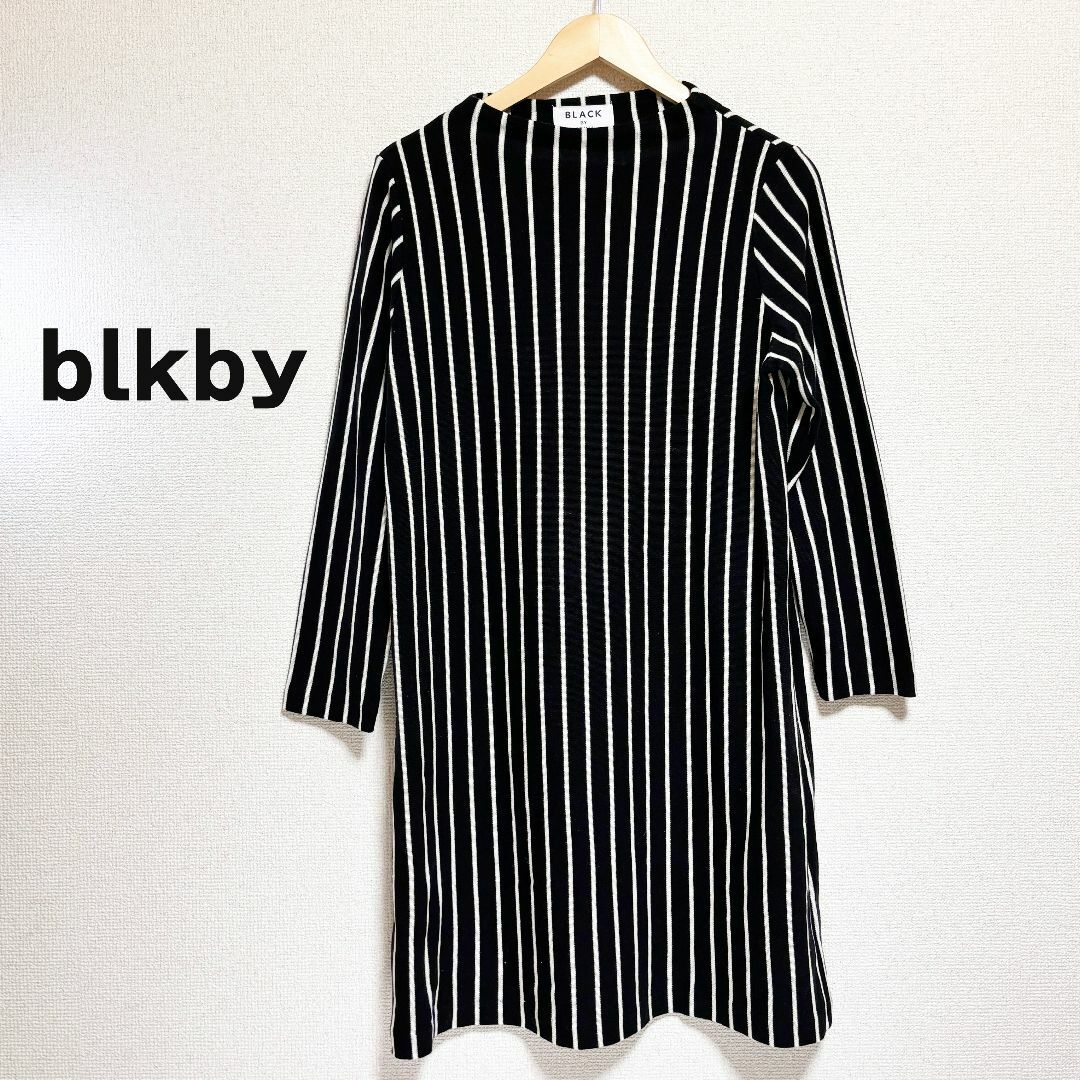 BLACK by moussy(ブラックバイマウジー)のblkby　ワンピース　ストライプ　白　黒　クルーネック レディースのワンピース(ひざ丈ワンピース)の商品写真