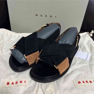 マルニ(Marni)の新品タグ付き⭐︎MARNI マルニ⭐︎黒 フスベット クロスサンダル　37(サンダル)