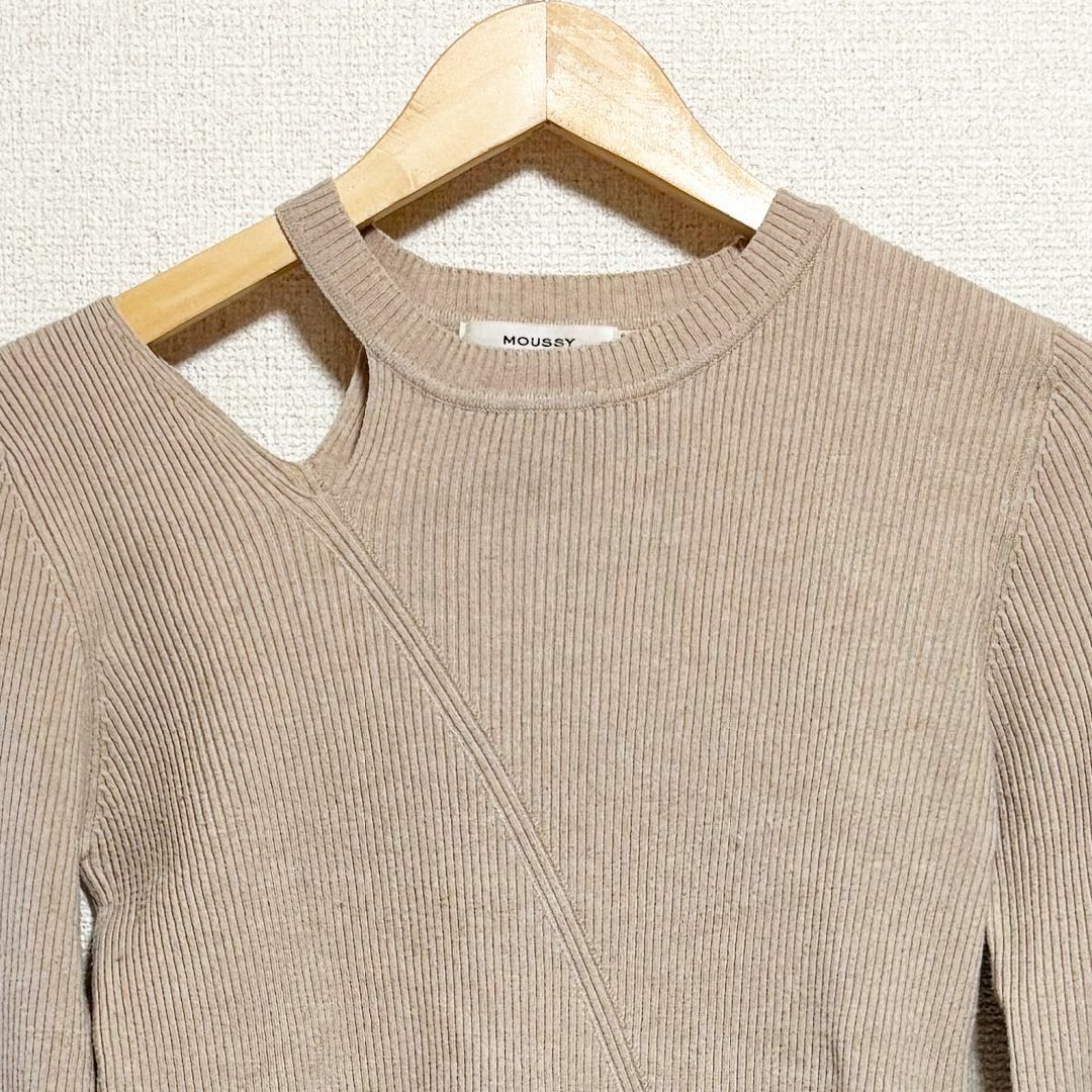 moussy(マウジー)のMOUSSY　ニットトップス　リブ　アシメ　長袖　ベージュ レディースのトップス(ニット/セーター)の商品写真