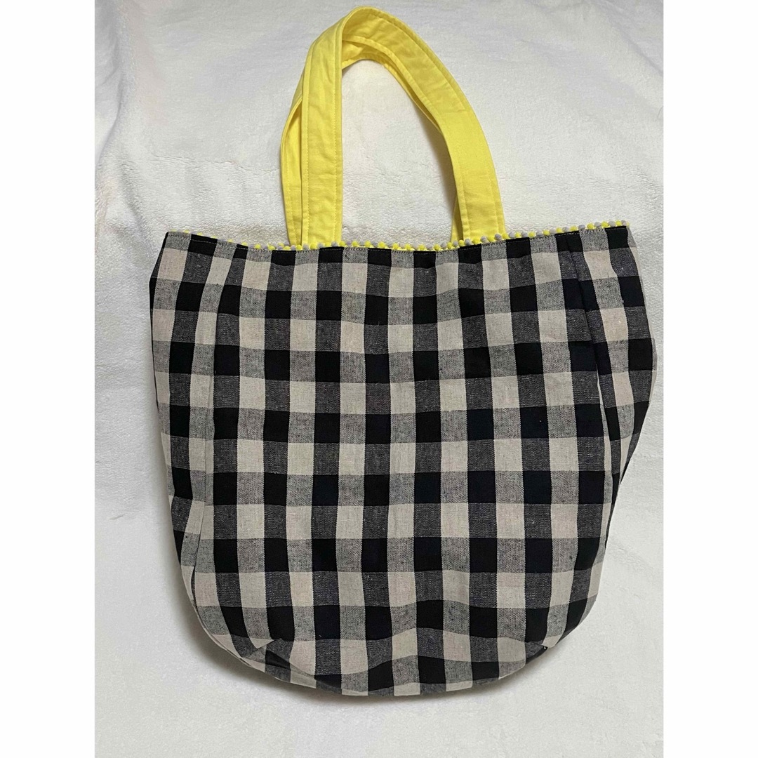 大きめトートバッグ　綿麻キャンバス　黒チェック　黄色　玉ブレード　ハンドメイド ハンドメイドのファッション小物(バッグ)の商品写真