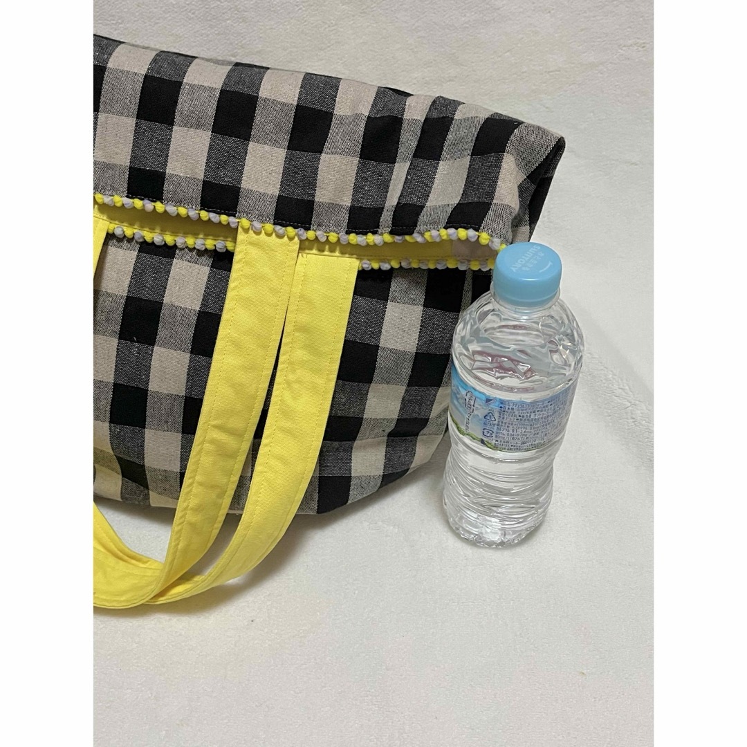 大きめトートバッグ　綿麻キャンバス　黒チェック　黄色　玉ブレード　ハンドメイド ハンドメイドのファッション小物(バッグ)の商品写真