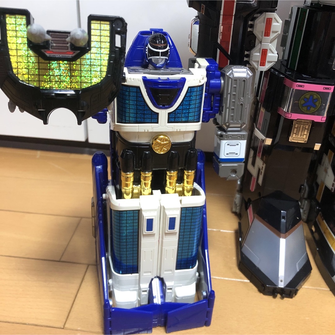 BANDAI】救急戦隊ゴーゴーファイブ DX超合金×3セット BANDAI】救急戦隊ゴーゴーファイブ DX超合金×3セット