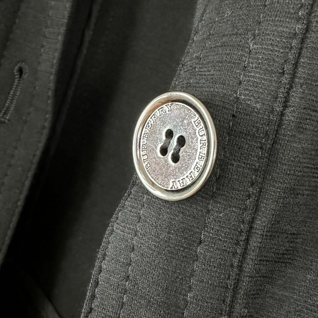 新品タグ付 バーバリーロンドン ベルト付ジャケット 大きいサイズ46 黒 レディースのジャケット/アウター(トレンチコート)の商品写真