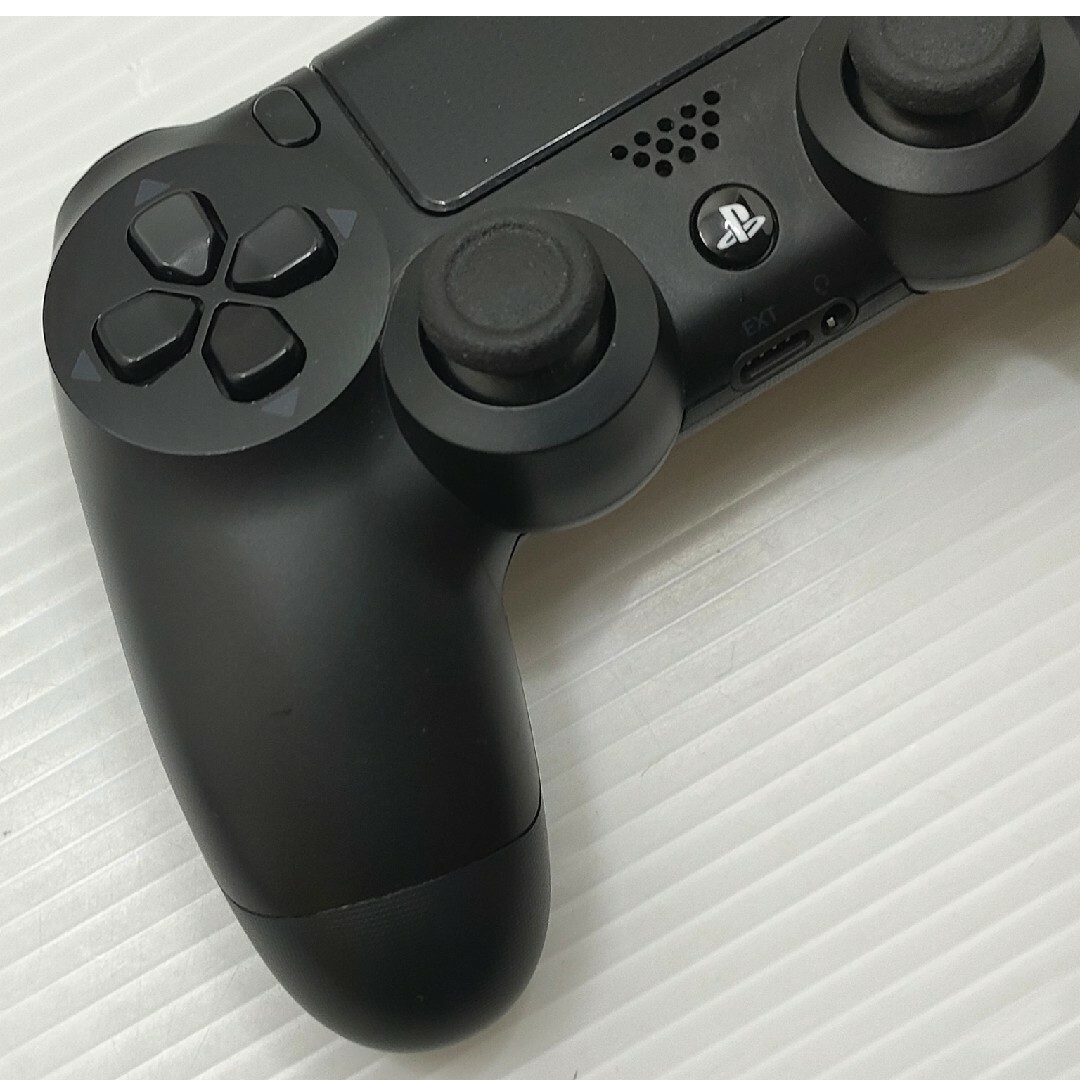 PlayStation4(プレイステーション4)のPS4 コントローラー 純正 DUALSHOCK4ブラック CUH-ZCT1J エンタメ/ホビーのゲームソフト/ゲーム機本体(家庭用ゲーム機本体)の商品写真