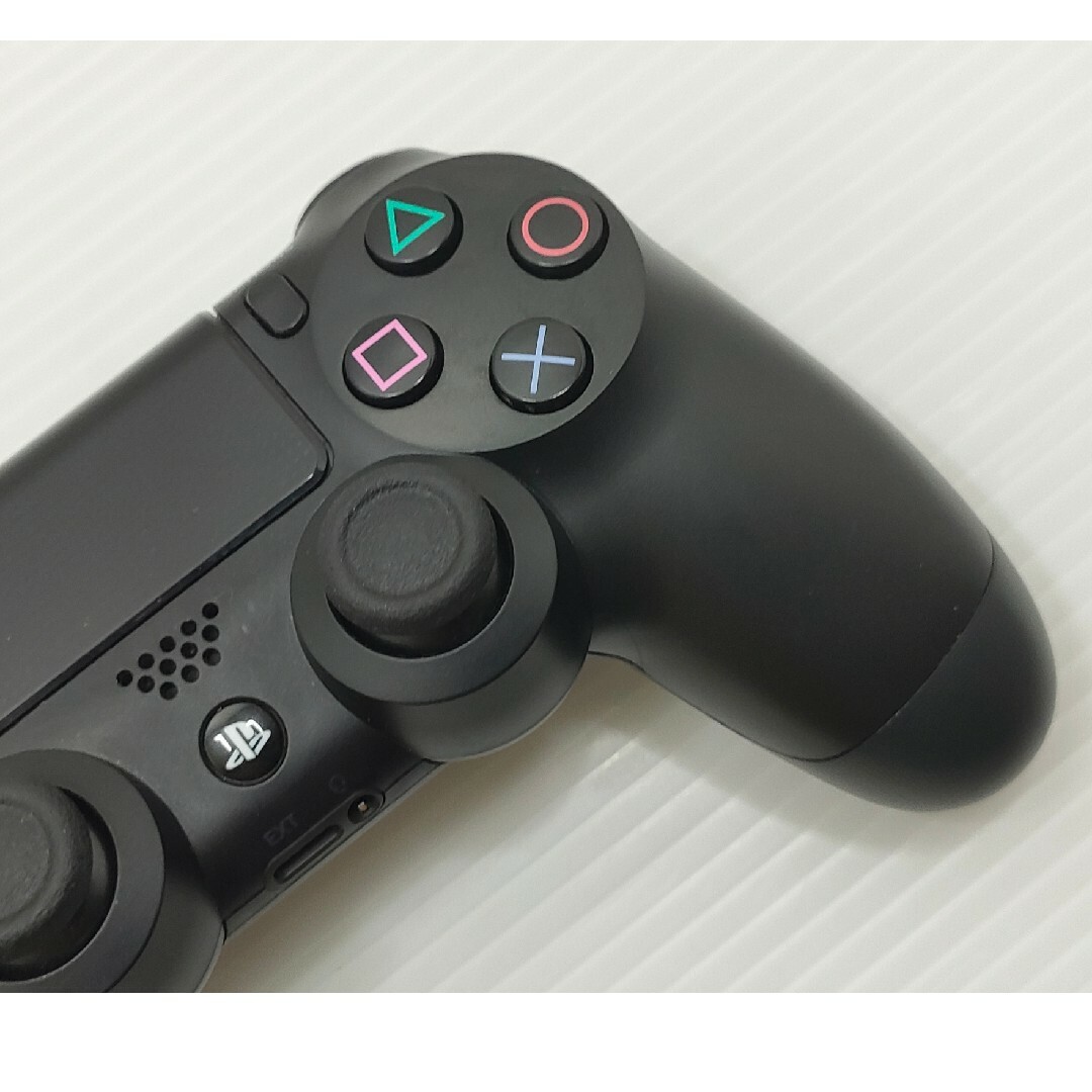 PlayStation4(プレイステーション4)のPS4 コントローラー 純正 DUALSHOCK4ブラック CUH-ZCT1J エンタメ/ホビーのゲームソフト/ゲーム機本体(家庭用ゲーム機本体)の商品写真