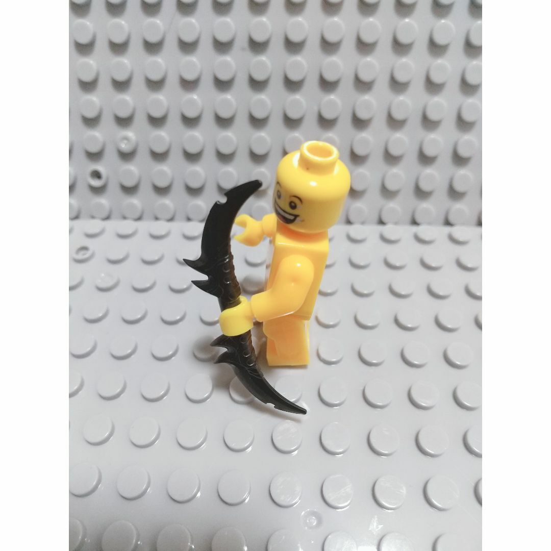 双刃刀　バトラフ　黒　LEGO互換　レゴ武器　インテリア　モンハン　両剣　弓 エンタメ/ホビーのフィギュア(SF/ファンタジー/ホラー)の商品写真