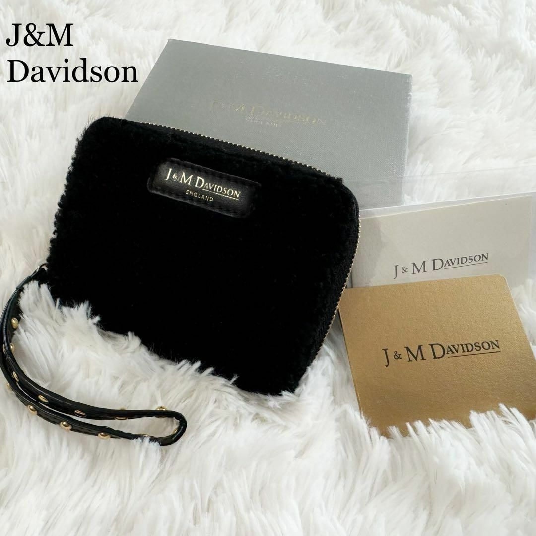 J&M DAVIDSON(ジェイアンドエムデヴィッドソン)のJ&M DAVIDSON ムートン コンパクトウォレット スタッズ ミニ財布 黒 レディースのファッション小物(コインケース)の商品写真