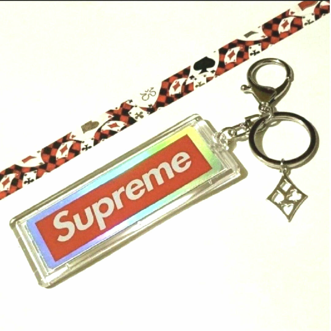 Supreme(シュプリーム)の♡QUEEN⭐Supreme✨ホログラムトランプ✨トランプチャームキーホルダー✨ レディースのファッション小物(キーホルダー)の商品写真