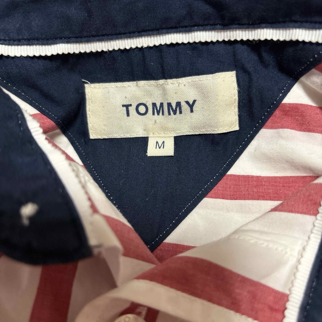 TOMMY(トミー)のTOMMY●ストライプ柄シャツ●メンズMサイズ●コットン●美品 レディースのトップス(シャツ/ブラウス(長袖/七分))の商品写真