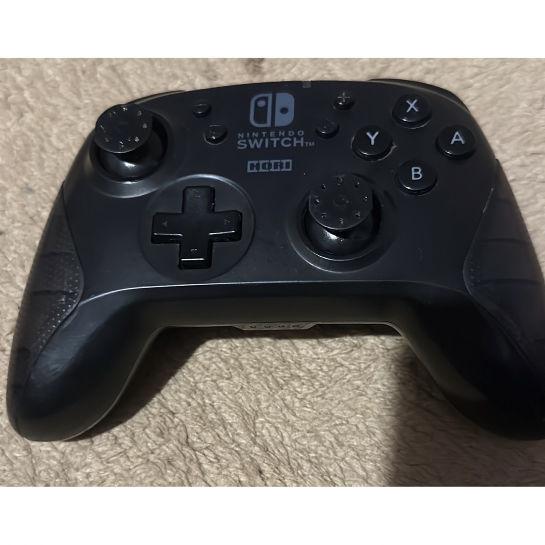 Nintendo Switch(ニンテンドースイッチ)の中古☆任天堂Switchコントローラー エンタメ/ホビーのゲームソフト/ゲーム機本体(その他)の商品写真