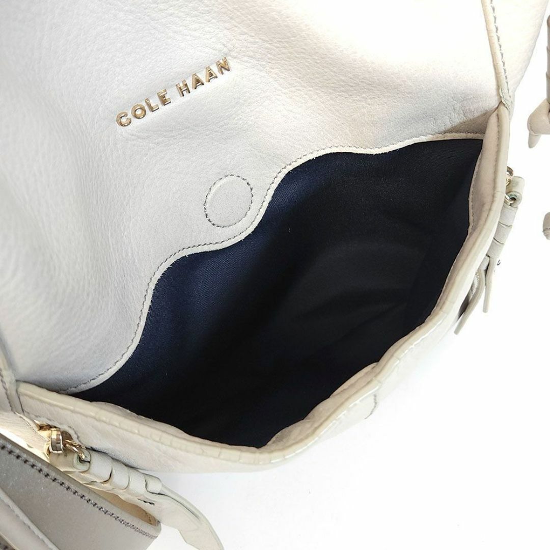 Cole Haan(コールハーン)のコールハーン ショルダーバッグ セミショルダーバッグ 巾着 クロスボディ レザー レディースのバッグ(ショルダーバッグ)の商品写真