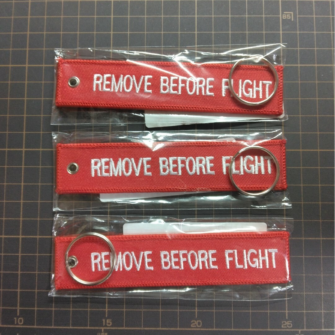 REMOVE BEFORE FLIGHT キーリング キーホルダー　3個 レディースのファッション小物(キーホルダー)の商品写真