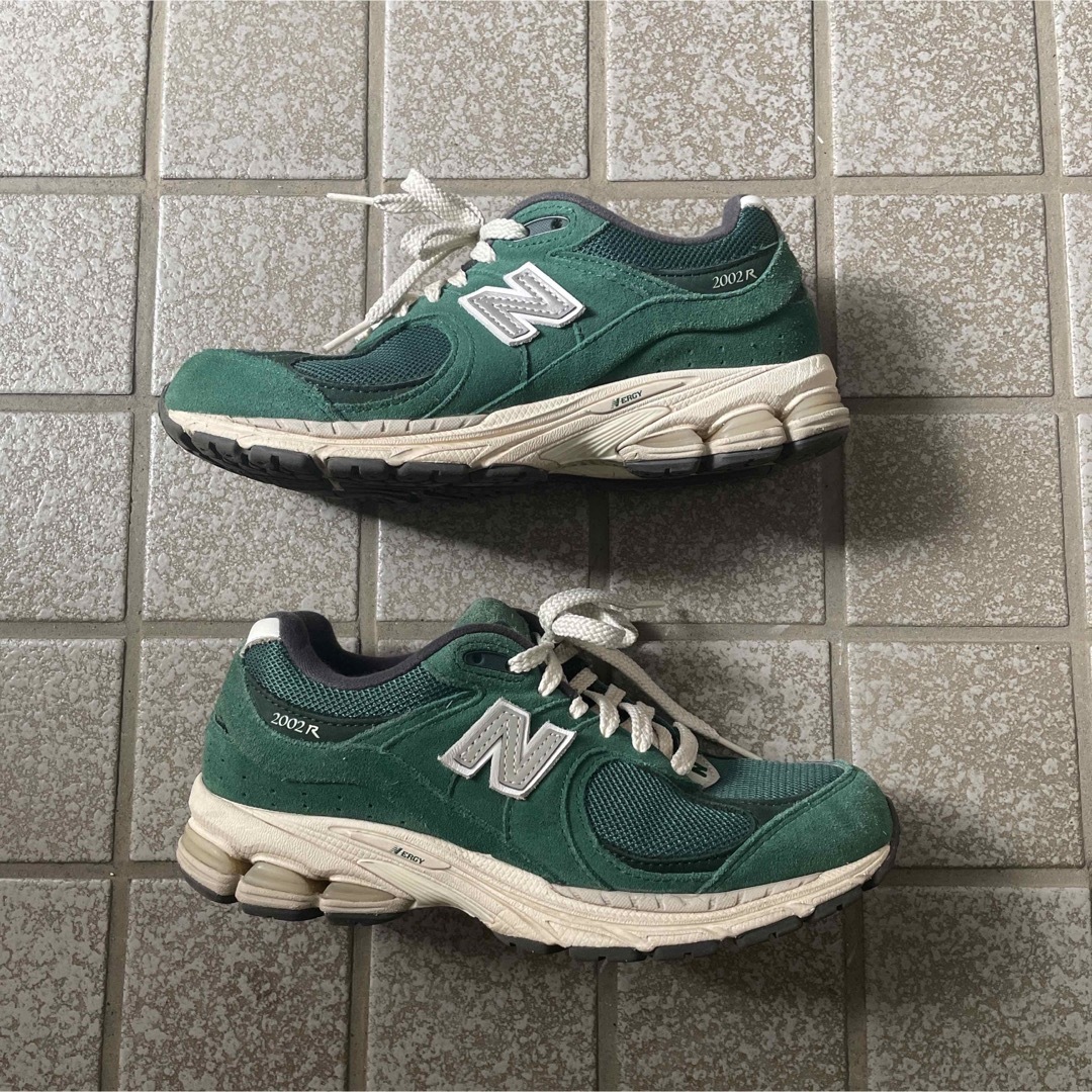 New Balance(ニューバランス)のNewbalaece 2002r Green 23.5cm レディースの靴/シューズ(スニーカー)の商品写真