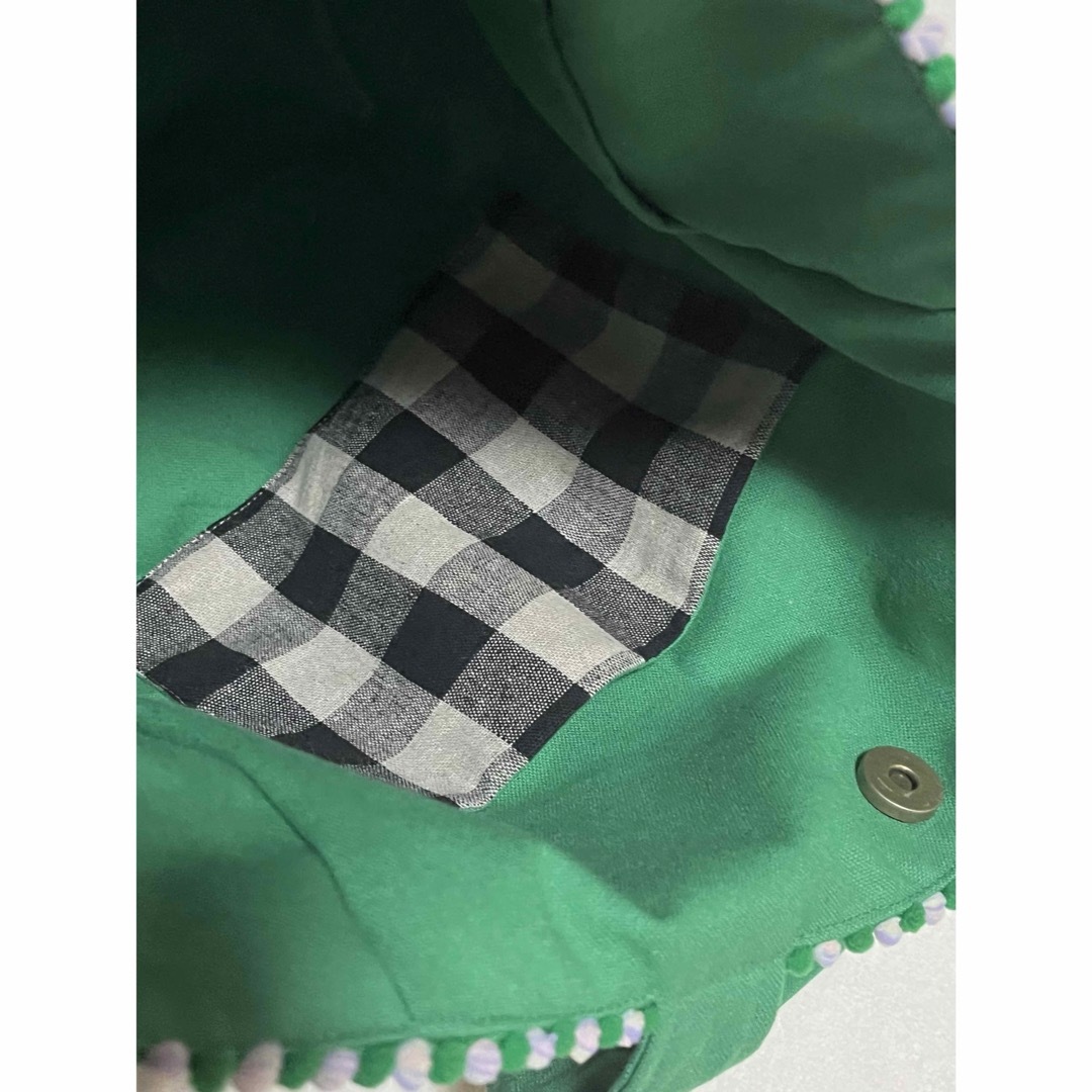 大きめトートバッグ　綿麻キャンバス　黒チェック　緑　玉ブレード　ハンドメイド ハンドメイドのファッション小物(バッグ)の商品写真